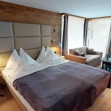 Walliserhof Grand-hotel & Relais & Chateaux 5* サース フェー