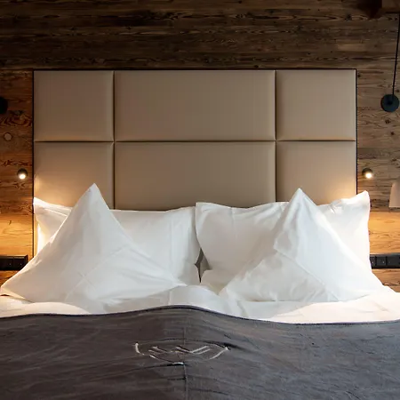 ホテル Walliserhof Grand-hotel & Relais & Chateaux 5*